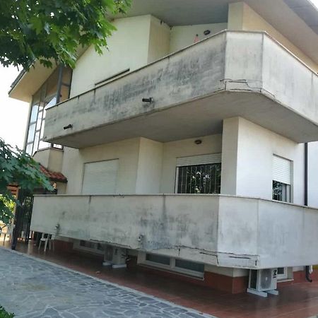 Old Club Casa Vacanze Carlo Trani อาพริเลีย ภายนอก รูปภาพ