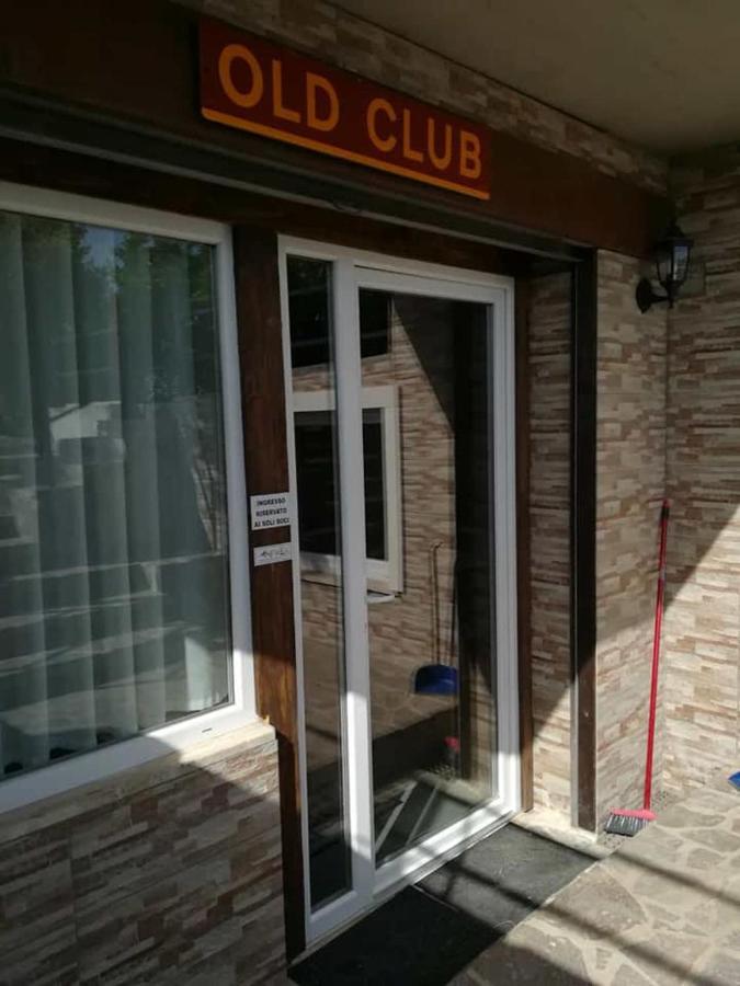 Old Club Casa Vacanze Carlo Trani อาพริเลีย ภายนอก รูปภาพ